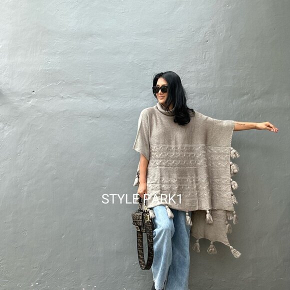 STYLE PARK PONCHO STYLE SWEATER - ONE SIZE - CHIC PORTLAND GRAY - Picture 7 of 8